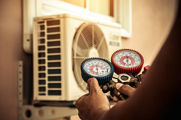 Professional Hvac technician working in Caledonia, IL